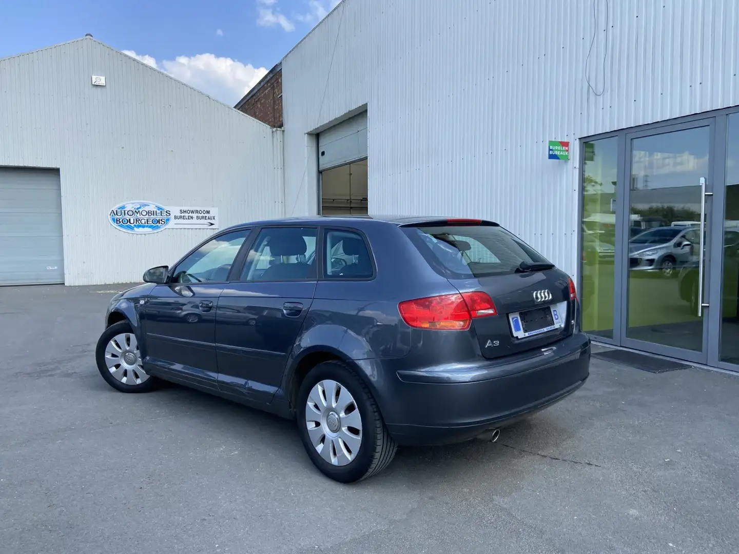 Audi A3 1.6i *Essence*Ambition* Gris - 2