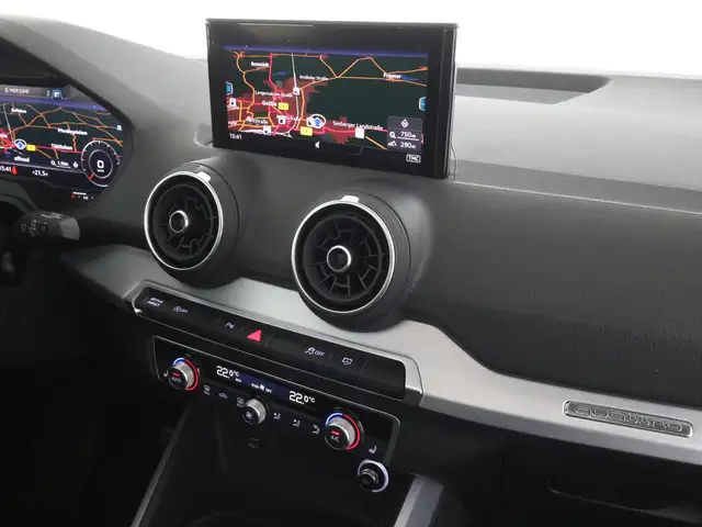 Audi Q2 view 13