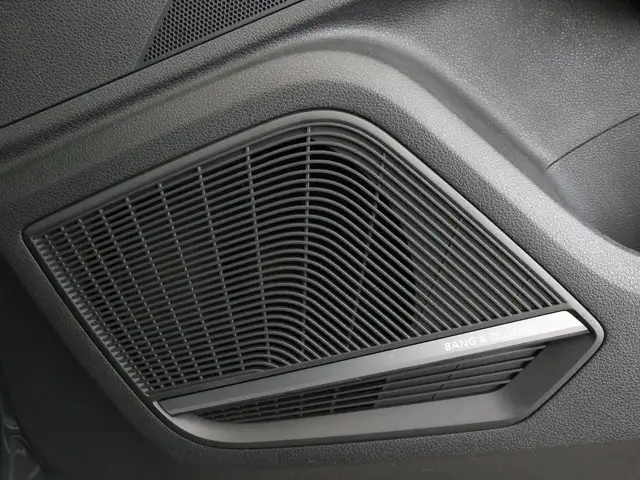 Audi Q2 view 14