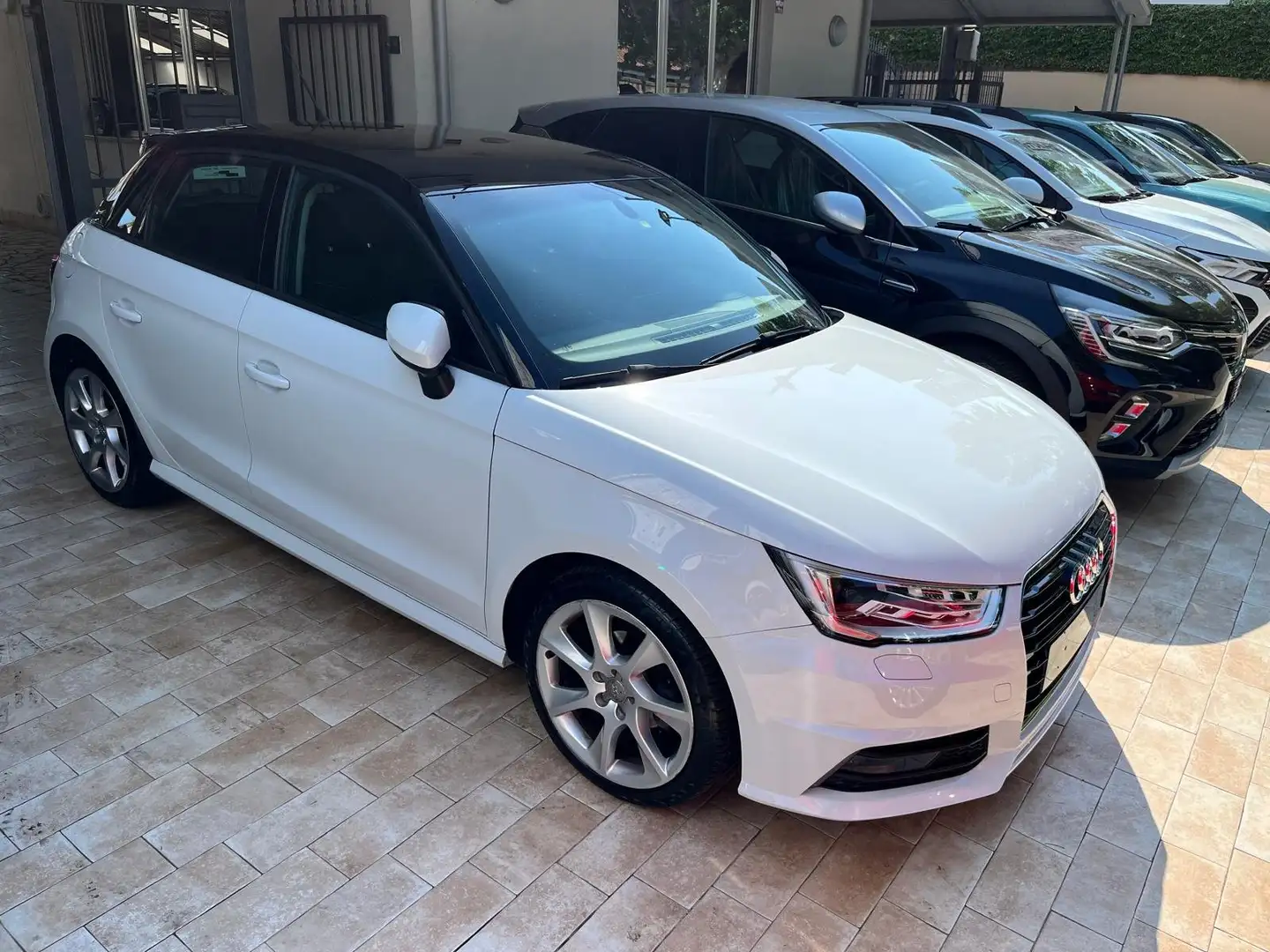 Audi A1 A1 Sportback 1.0 tfsi Admired 82cv Blanc - 2