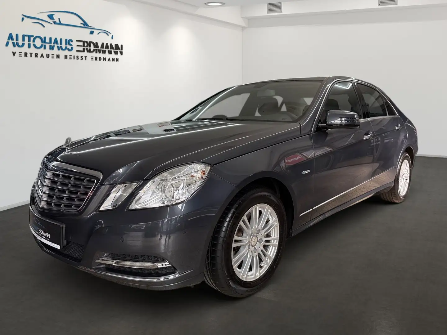 Mercedes-Benz E 200 Autom*Navi*PDC vo+hi*Sehr sauber ! Grau - 1