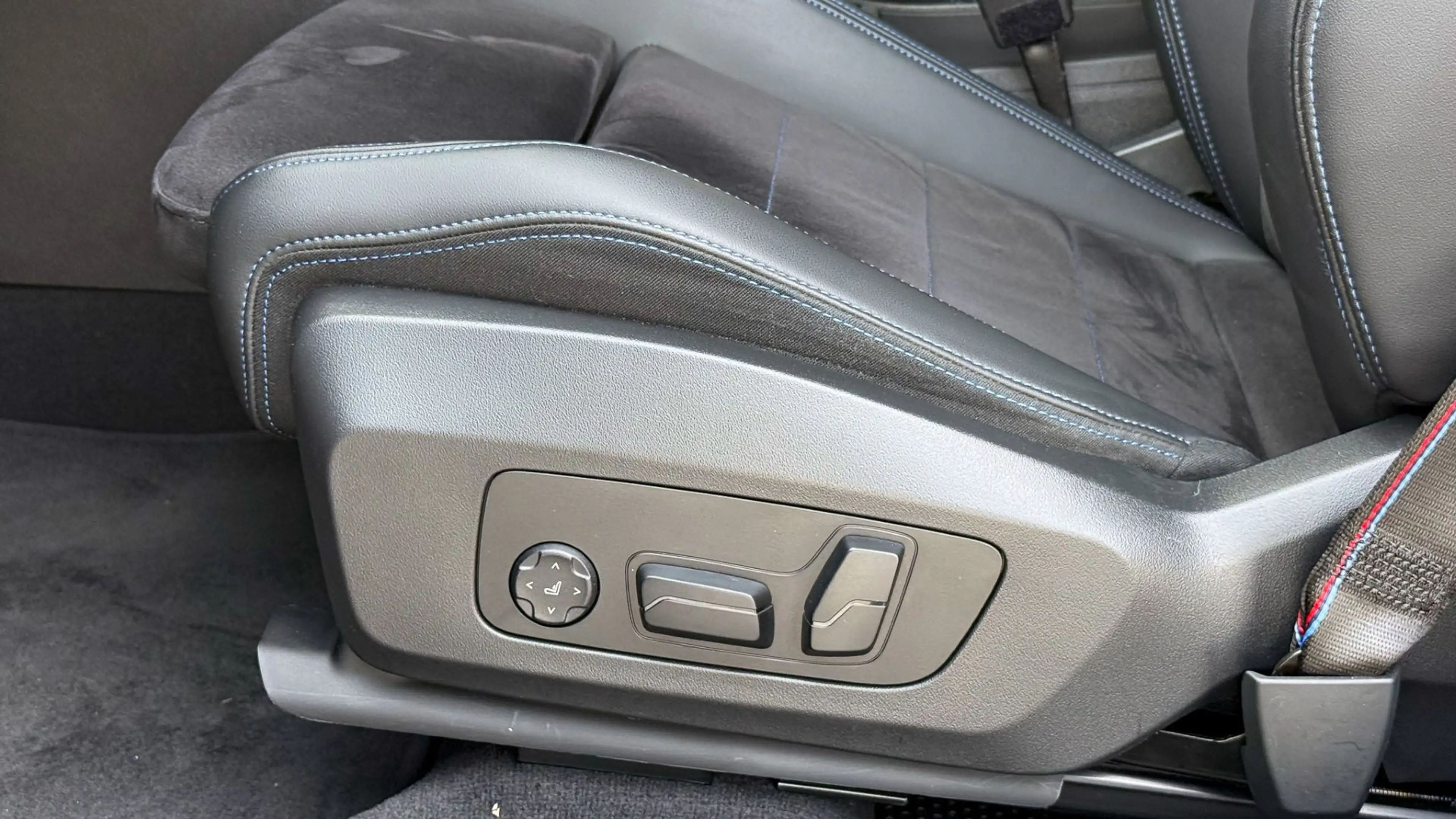 BMW X2 sDrive18d M-Sportpaket Pro — photo 15