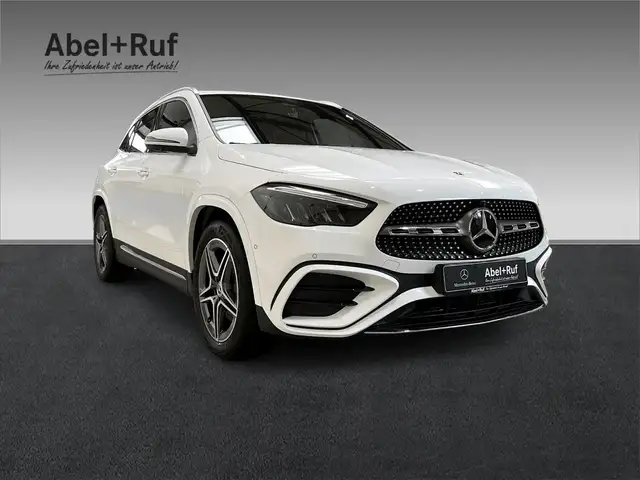 Mercedes-Benz Gla Class view 3