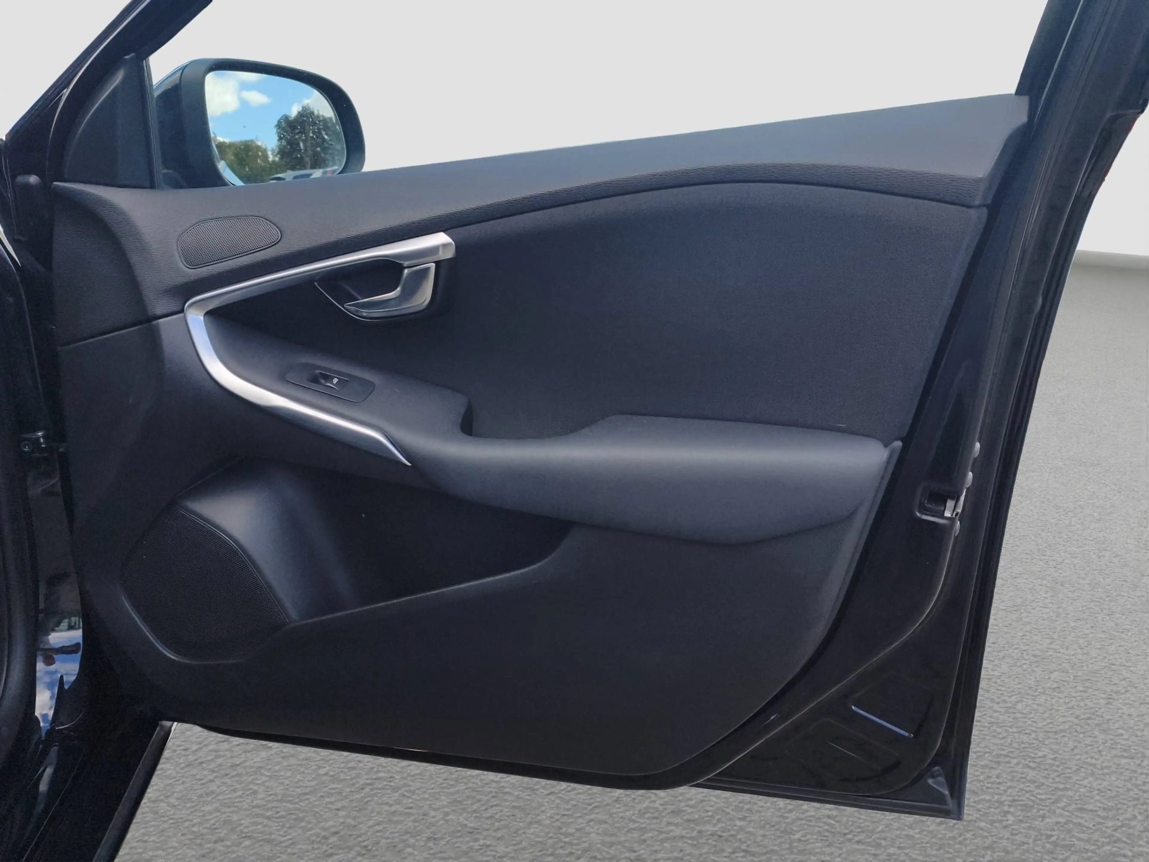 Volvo V40 You! — photo 15