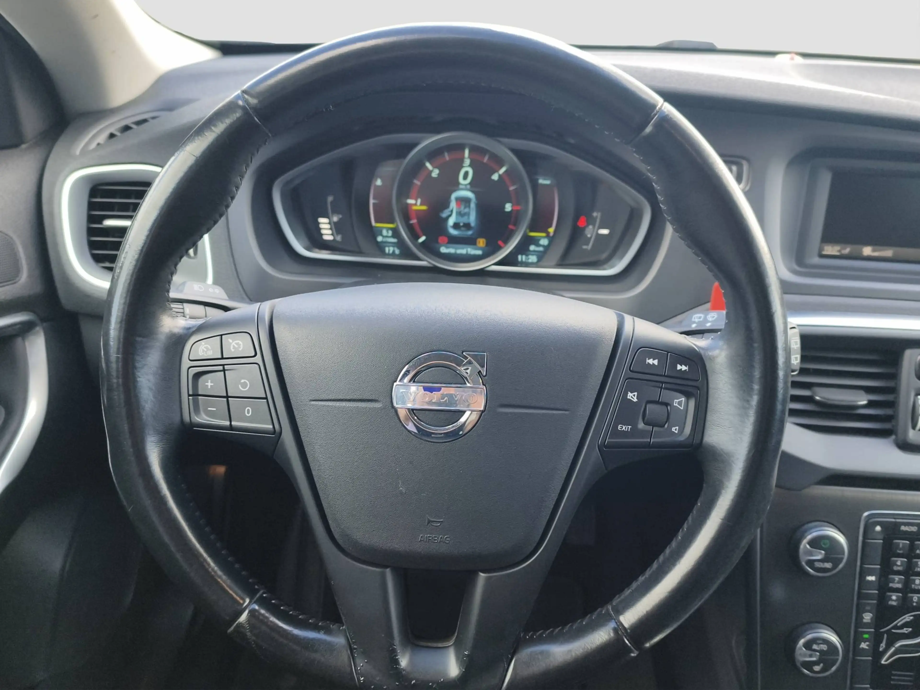 Volvo V40 You! — photo 11