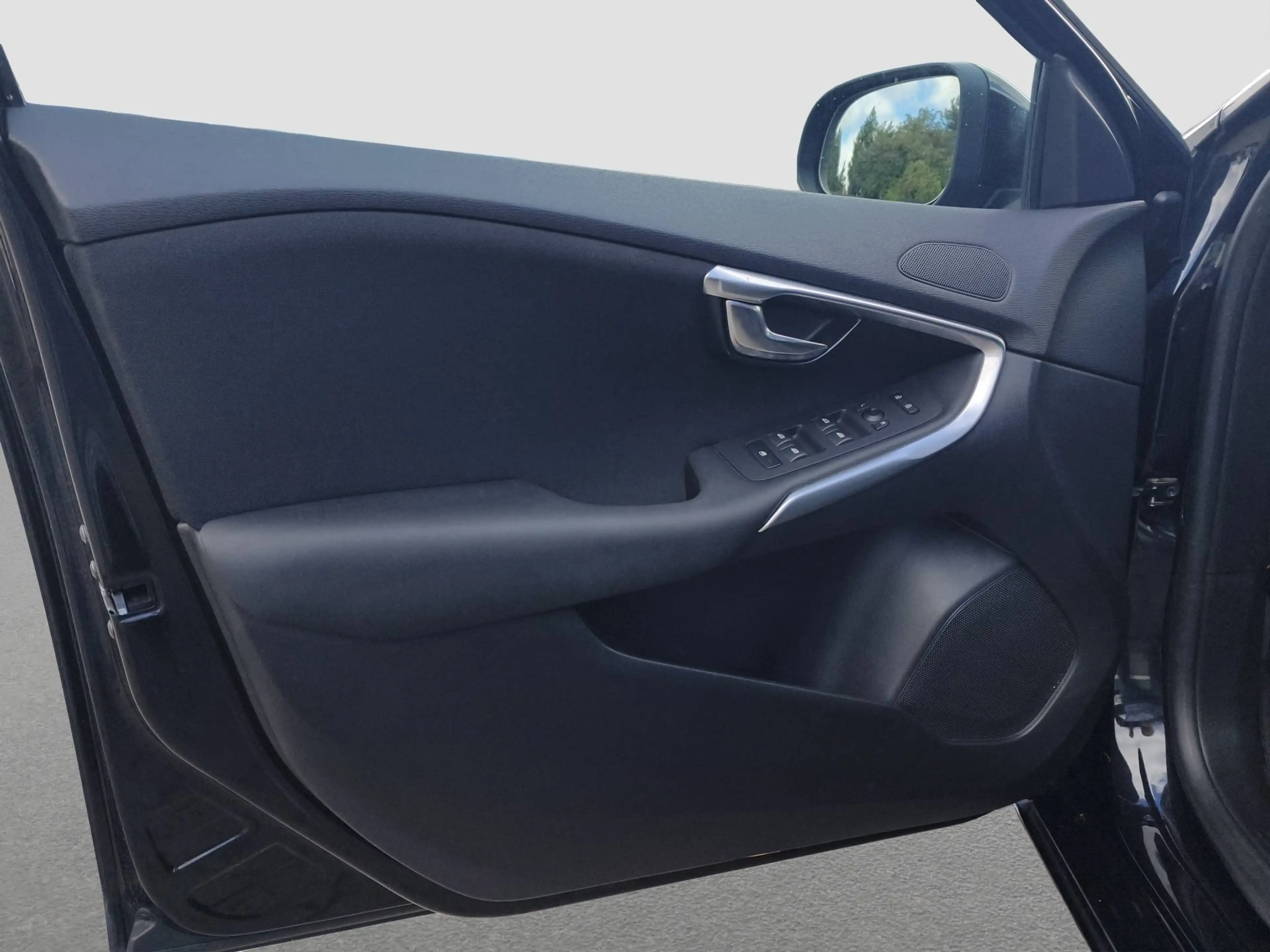 Volvo V40 You! — photo 13