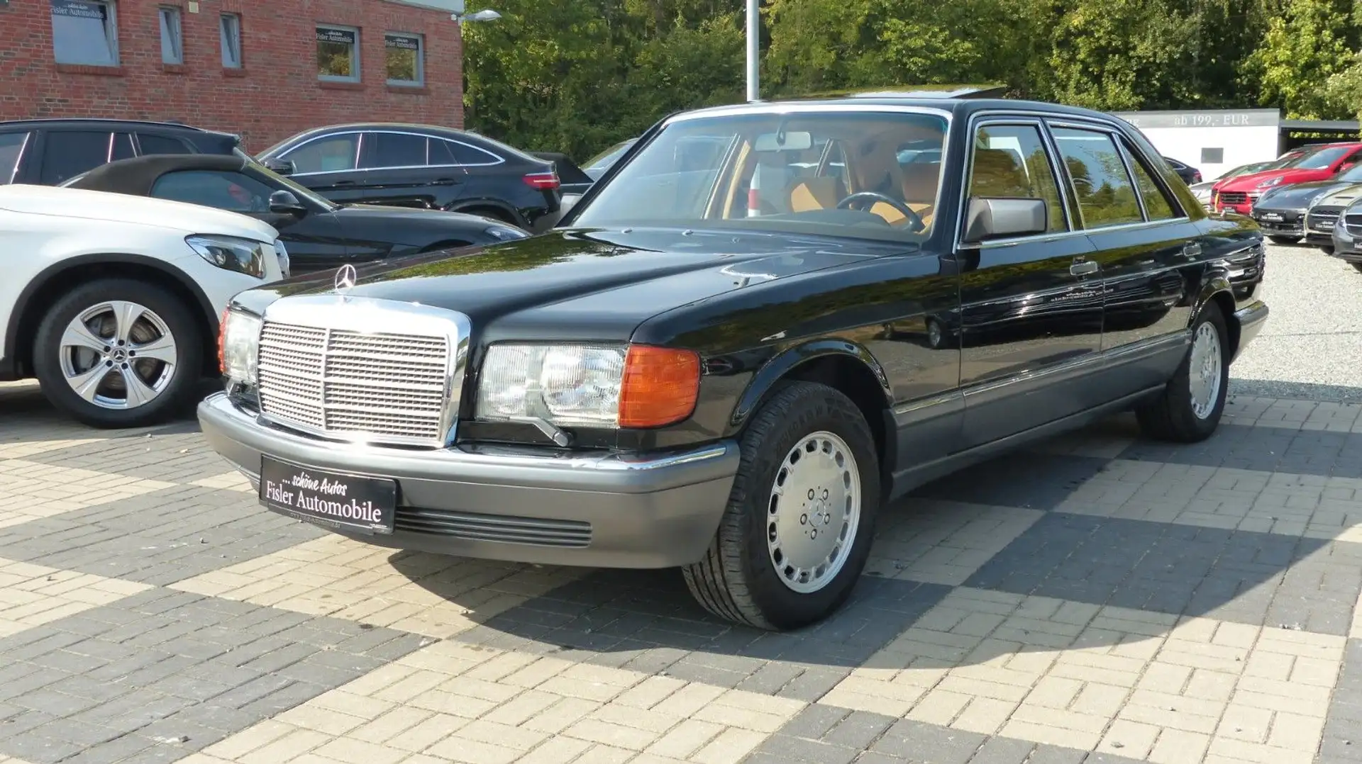 Mercedes-Benz 560 SEL Autom. 040 schwarz/Velous Dattel Noir - 1