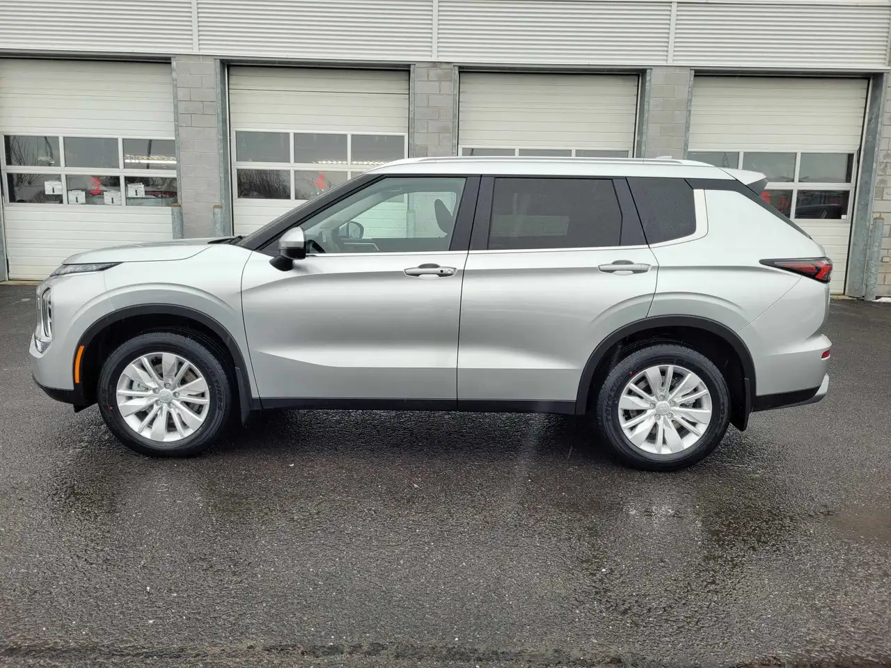 Mitsubishi Outlander снимка Mitsubishi Outlander
