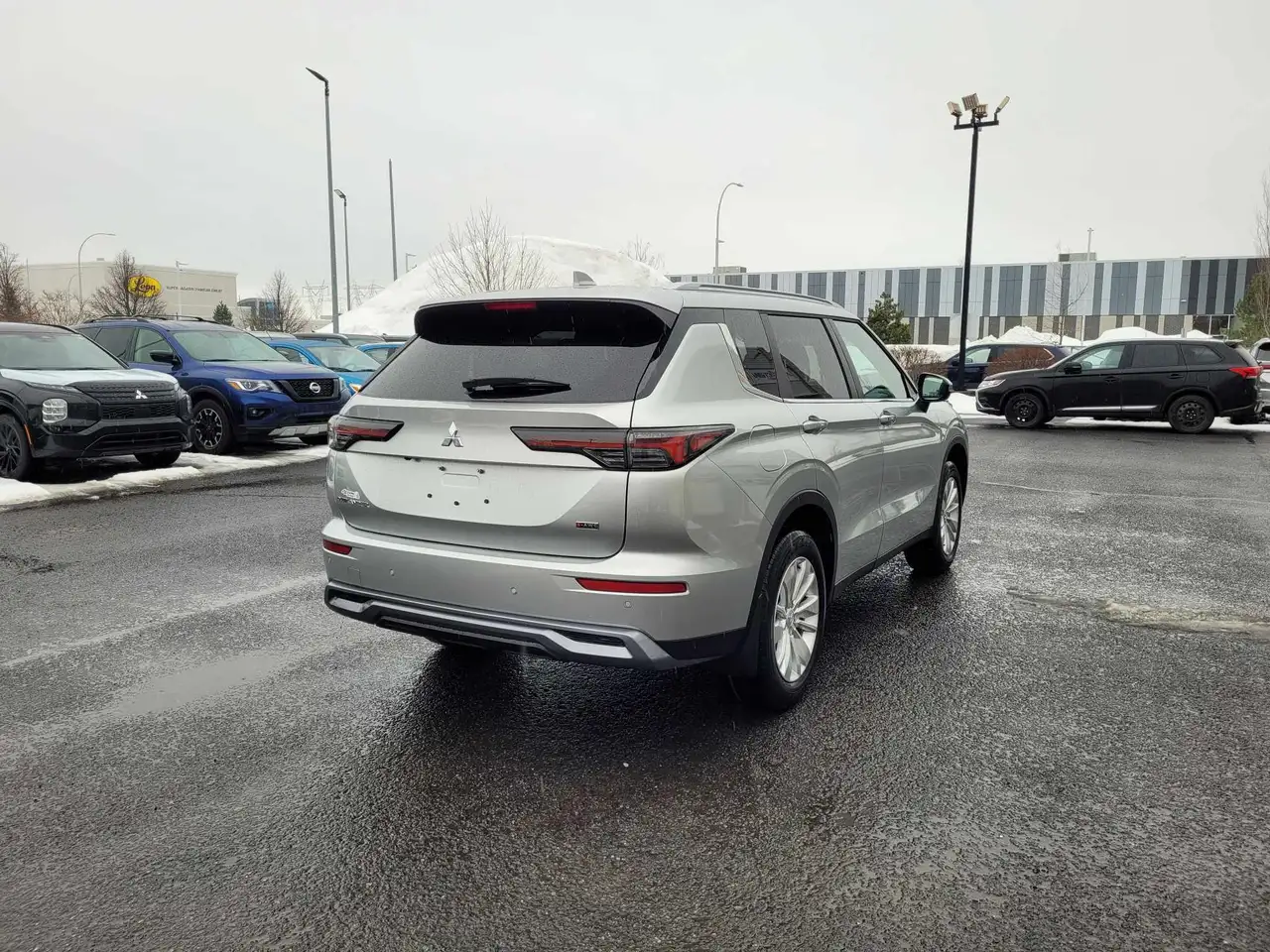 Mitsubishi Outlander снимка Mitsubishi Outlander