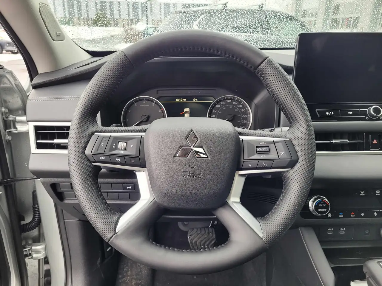 Mitsubishi Outlander снимка Mitsubishi Outlander