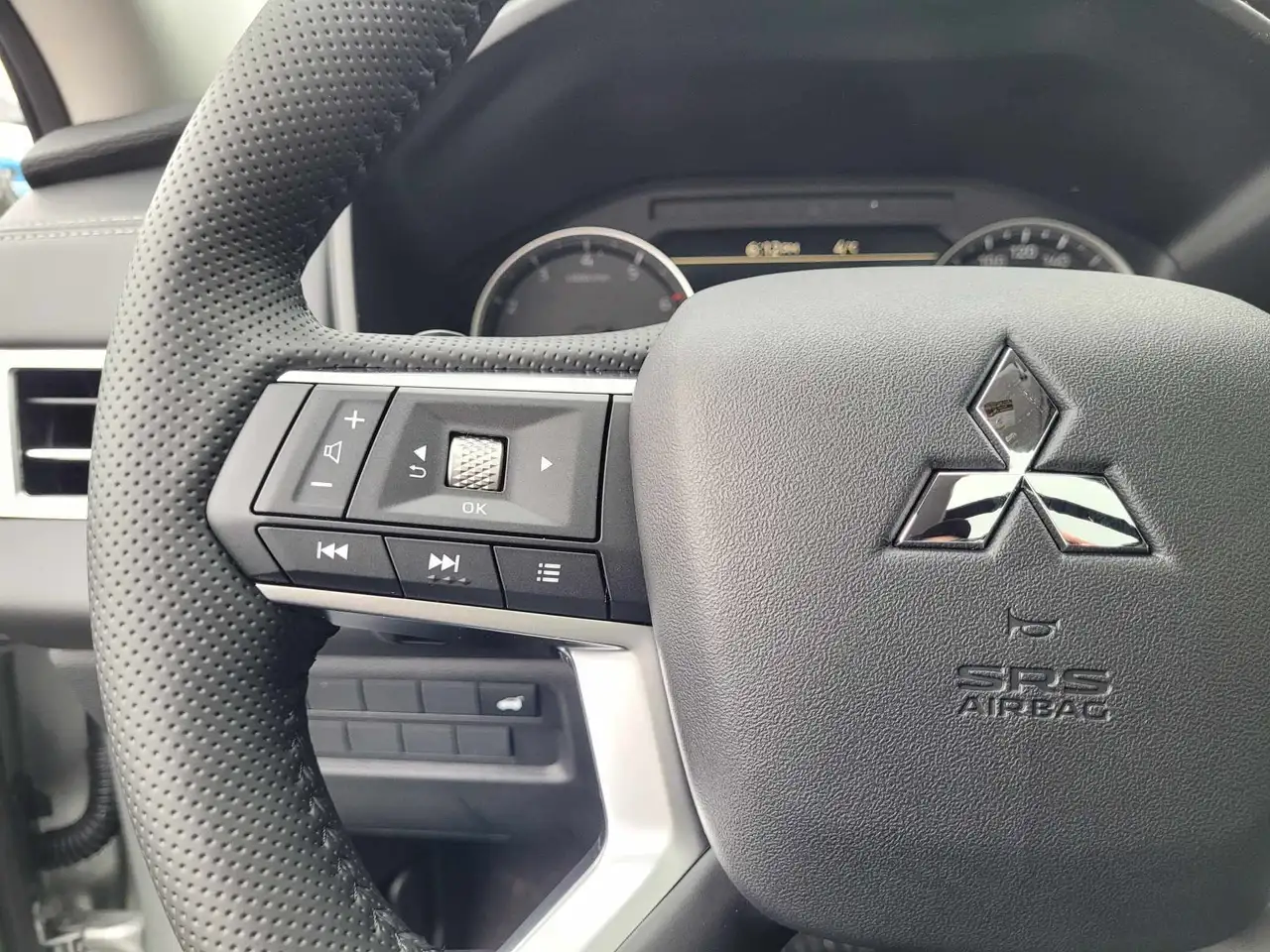 Mitsubishi Outlander снимка Mitsubishi Outlander