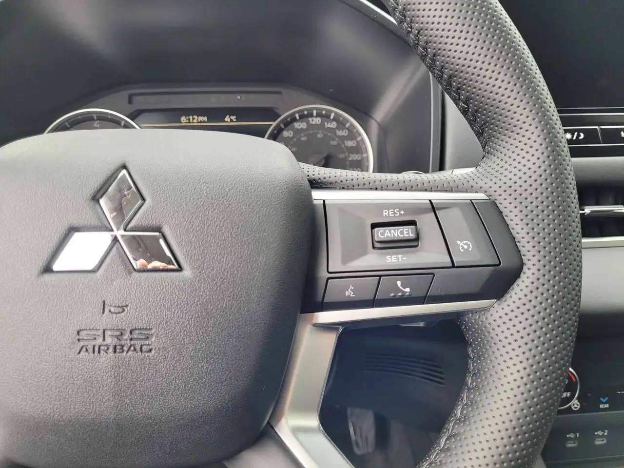 Mitsubishi Outlander снимка Mitsubishi Outlander
