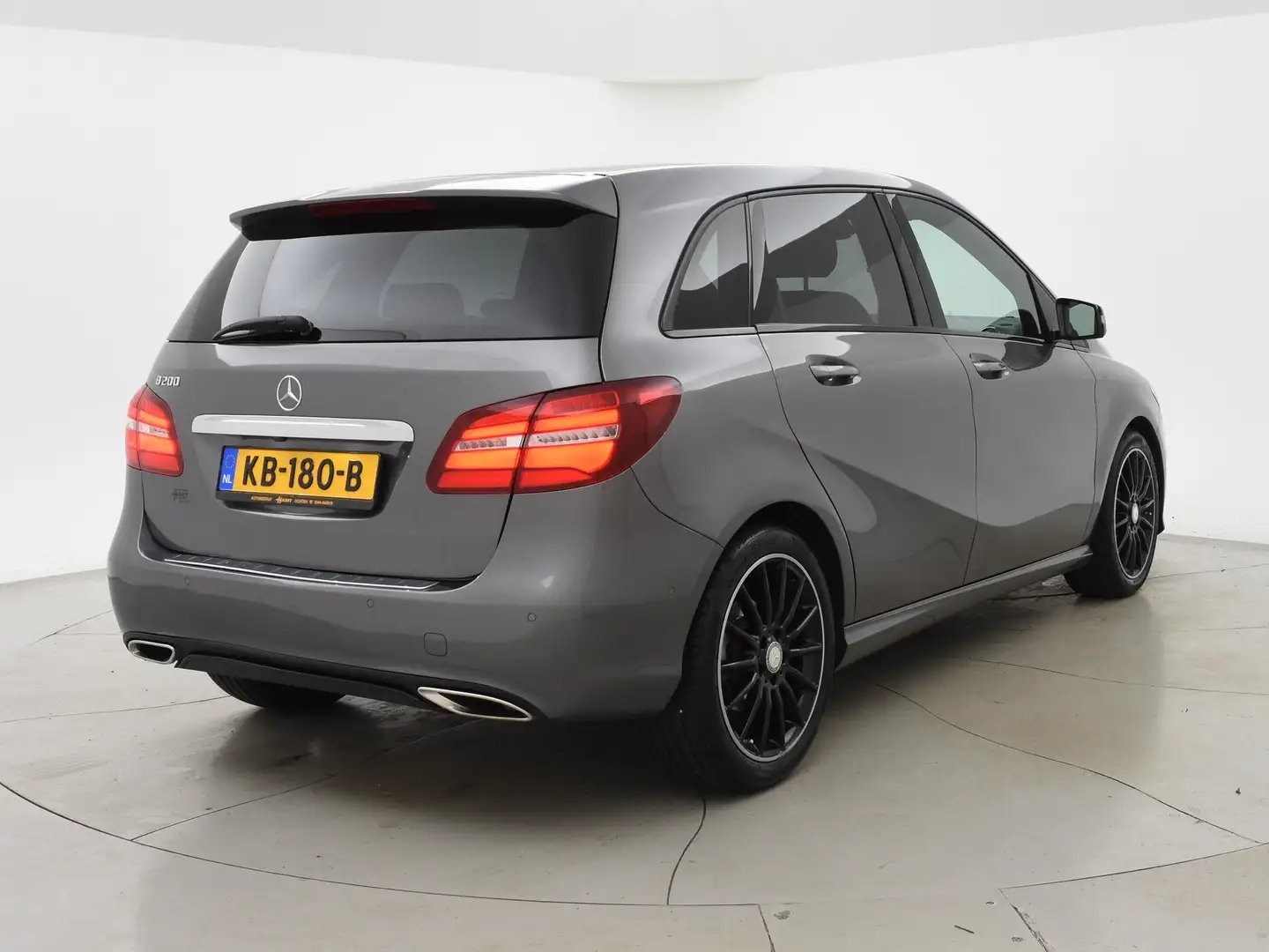 Mercedes-Benz B 200 AUT7 156 PK AMG SPORT + NIGHT PACK | TREKHAAK | CA Grijs - 2