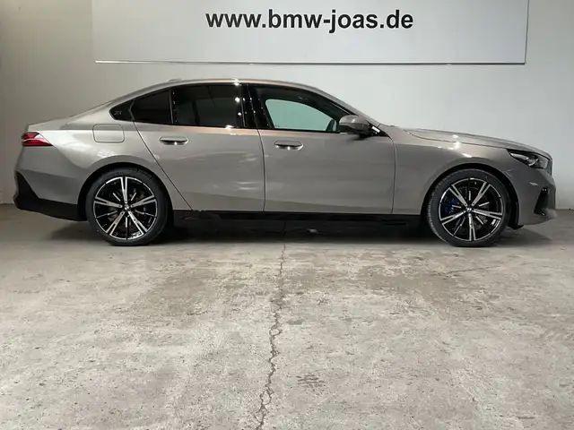 BMW I5 view 12