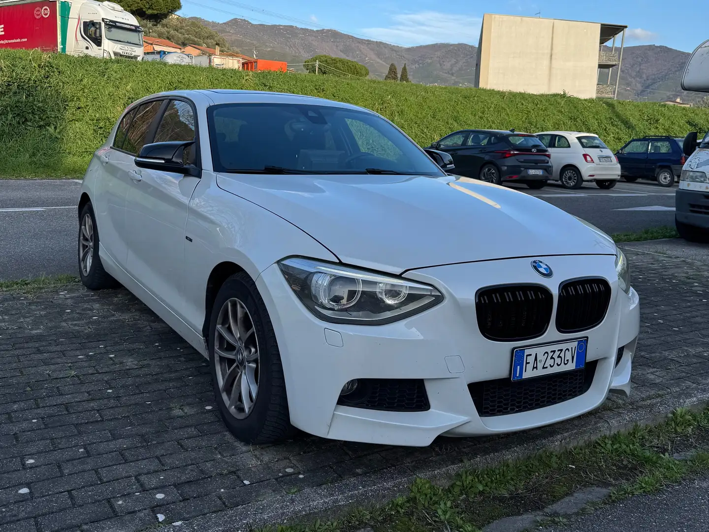 BMW 118 Serie 1 F/20-21 2011 118d 5p Unique Bianco - 2