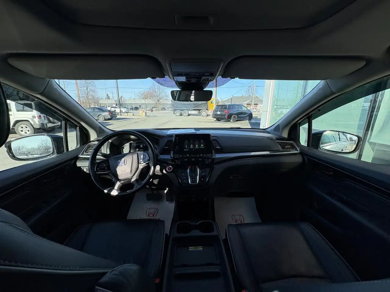 Honda Odyssey снимка Honda Odyssey