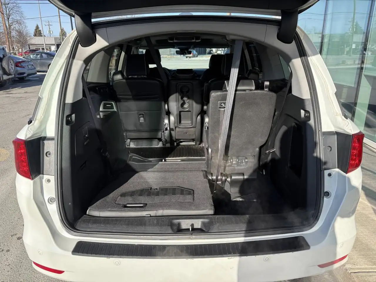 Honda Odyssey снимка Honda Odyssey