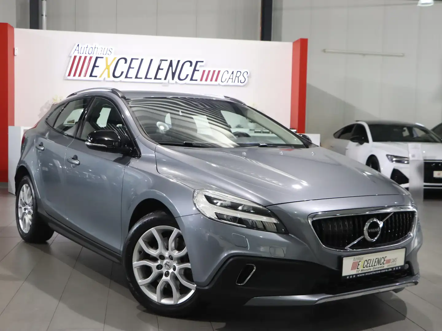 Volvo V40 Cross Country D4 SUMMUM / MATRIX-LED, NAVI+ Gri - 1