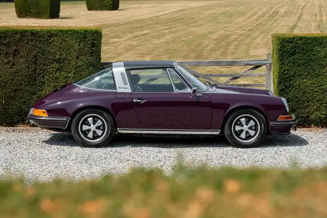 Porsche 911 view 8