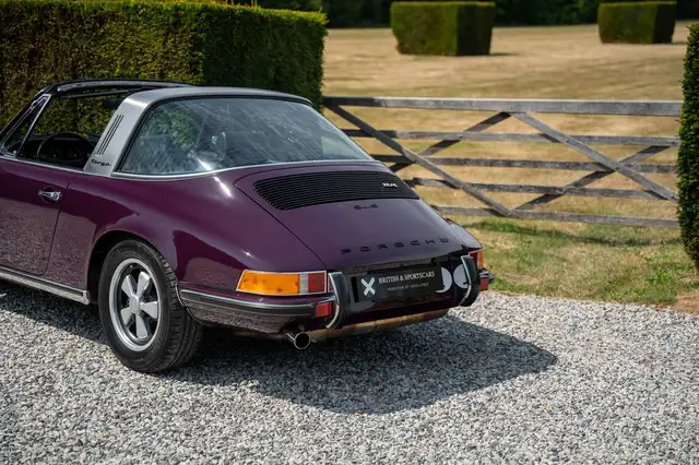 Porsche 911 view 10
