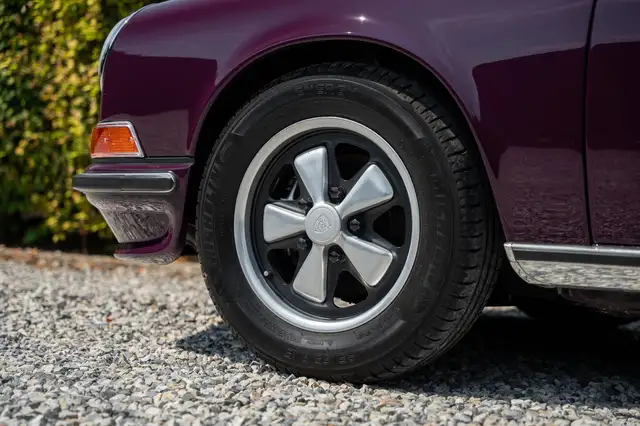 Porsche 911 view 15