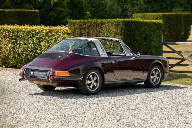 Porsche 911 view 4