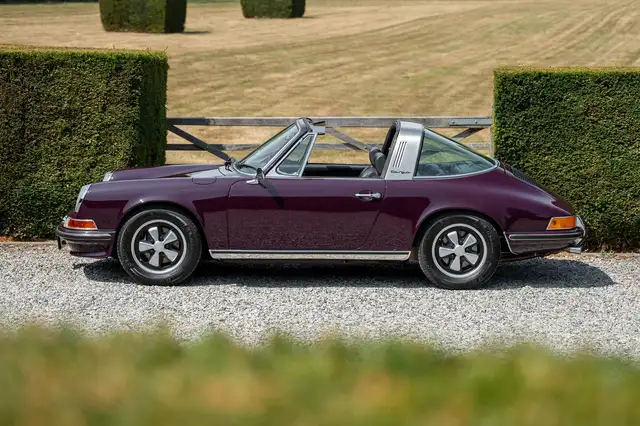 Porsche 911 view 7