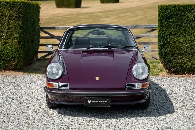Porsche 911 view 5