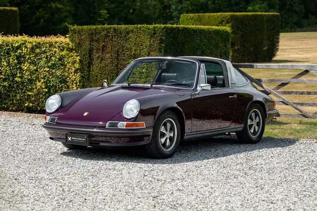 Porsche 911 view 3
