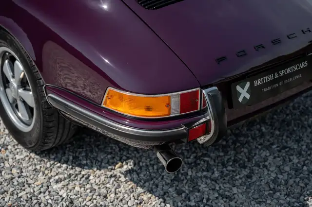 Porsche 911 view 12