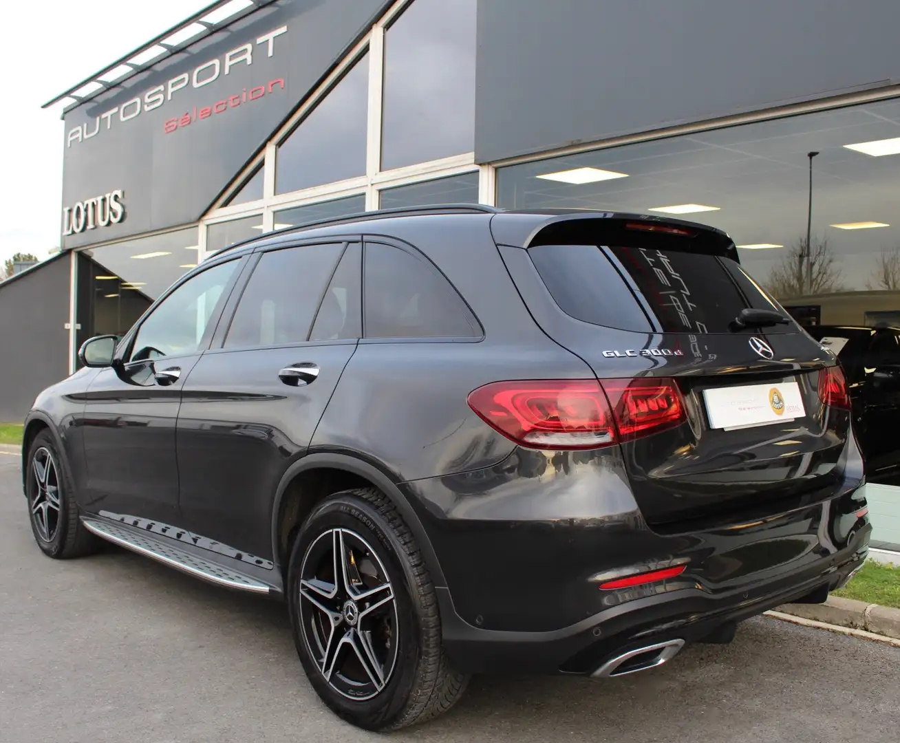 Mercedes-Benz GLC 300 Classe   d 9G-Tronic 4Matic AMG Line Gris - 2