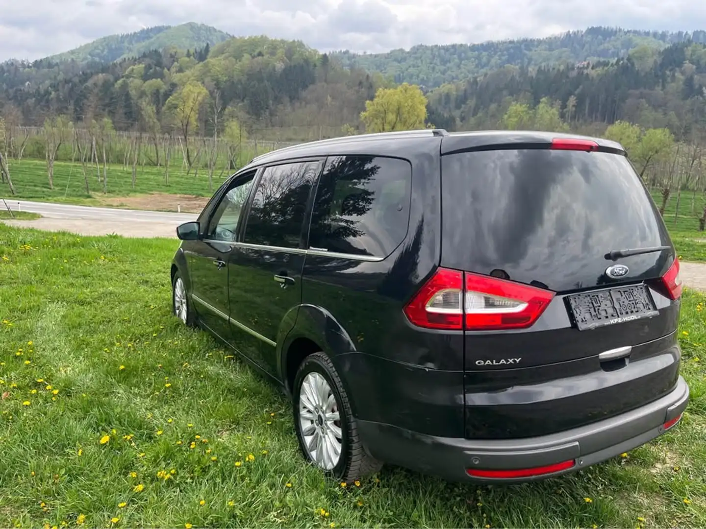Ford Galaxy 2,0 Titanium 2,0i,  202 PS, Pickerl neu! Schwarz - 2