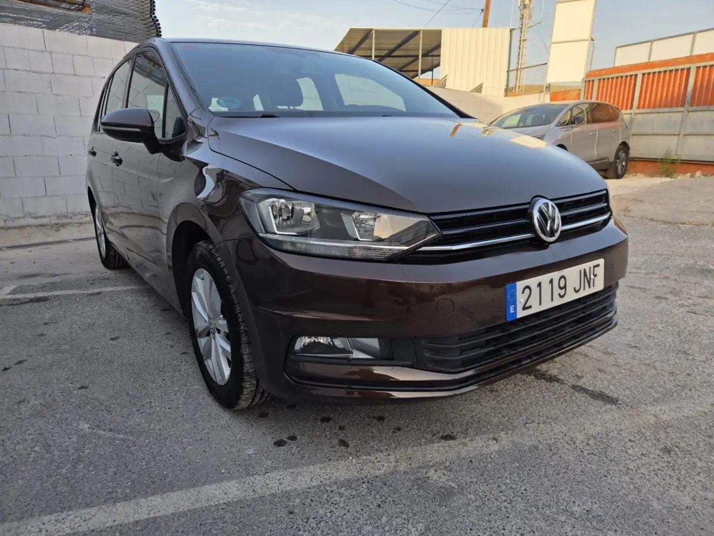 Volkswagen Touran 1.6TDI CR BMT Advance 81kW Marrón - 1