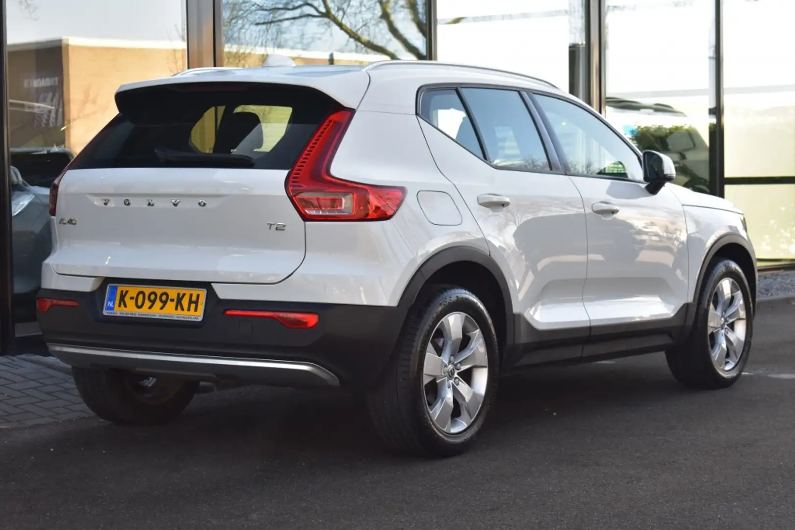 Volvo XC40 T2 129pk Aut. Business Pro | Driver Assist | Park Wit - 2