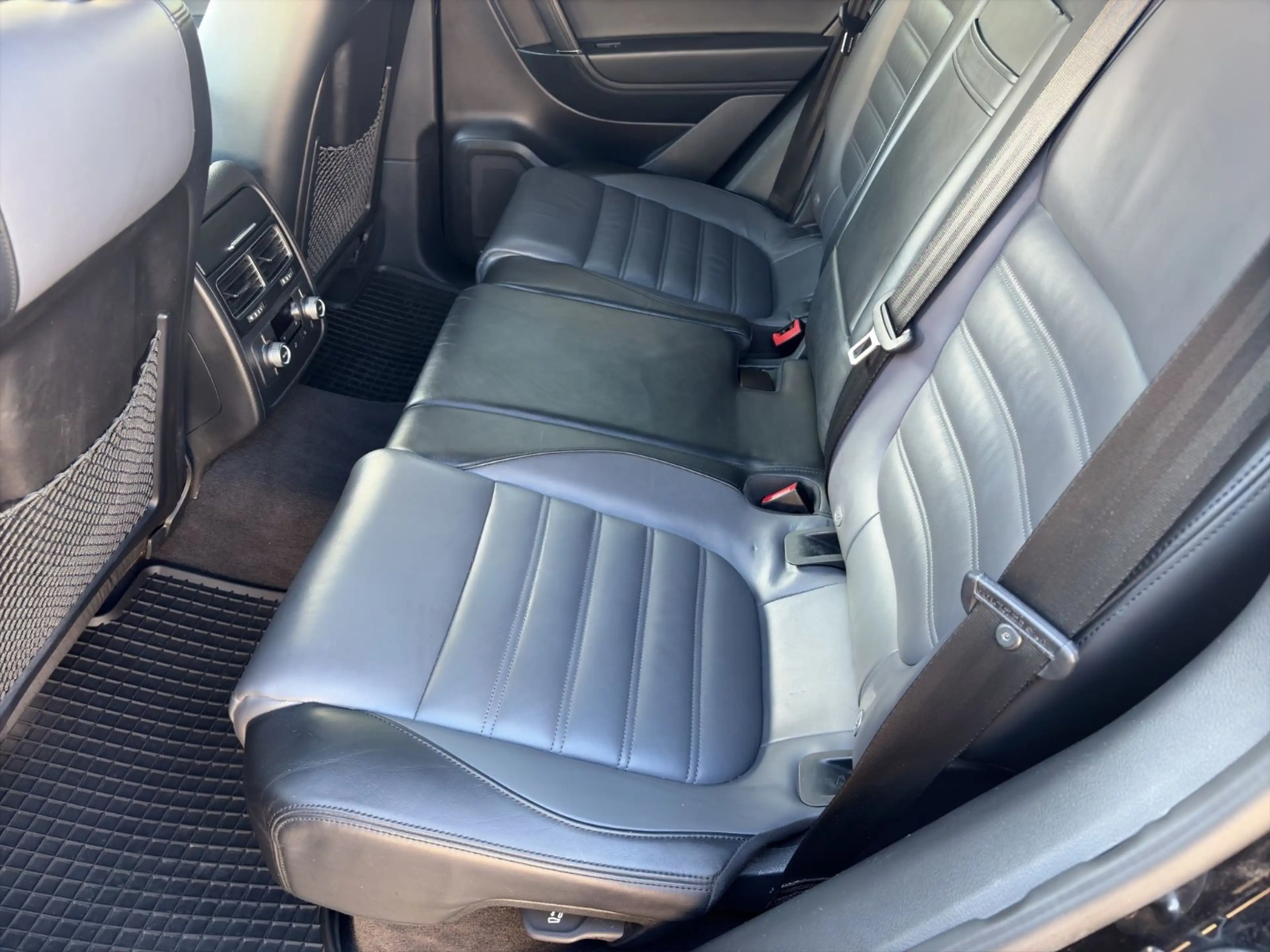 Volkswagen Touareg 3.0 TDI R-Line Terrain Tech AHK BI-XENON — photo 14