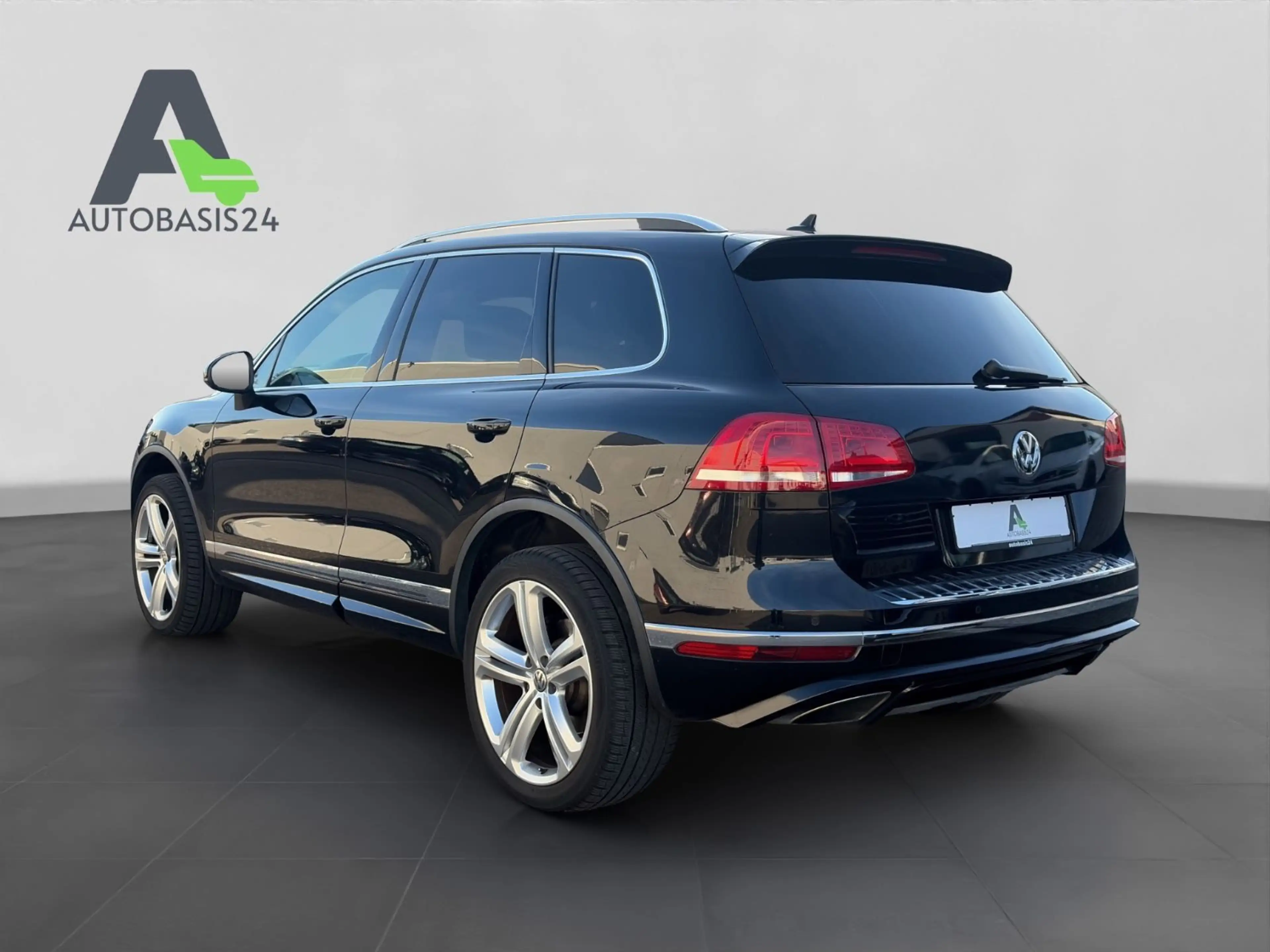 Volkswagen Touareg 3.0 TDI R-Line Terrain Tech AHK BI-XENON — photo 3