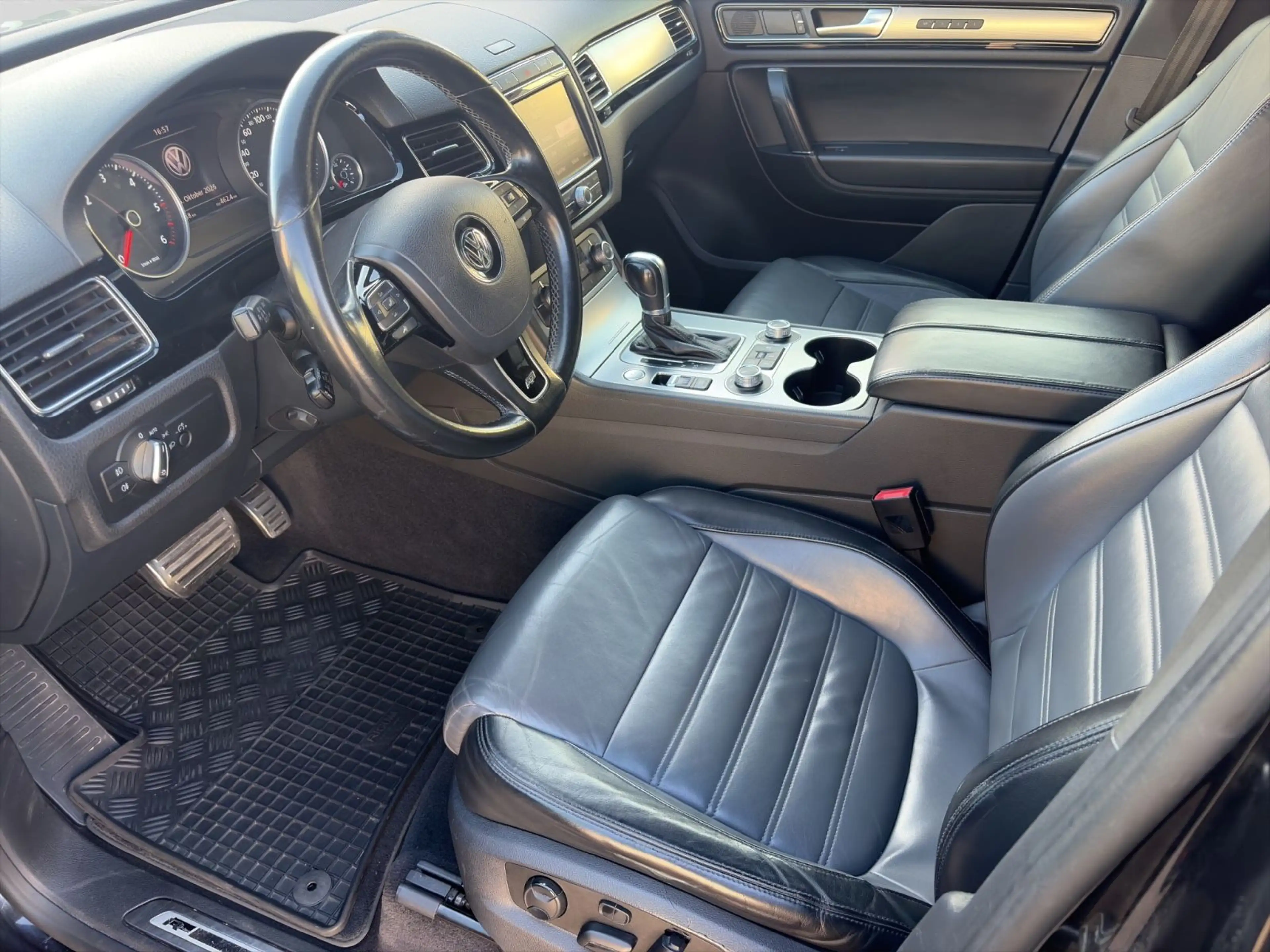 Volkswagen Touareg 3.0 TDI R-Line Terrain Tech AHK BI-XENON — photo 9