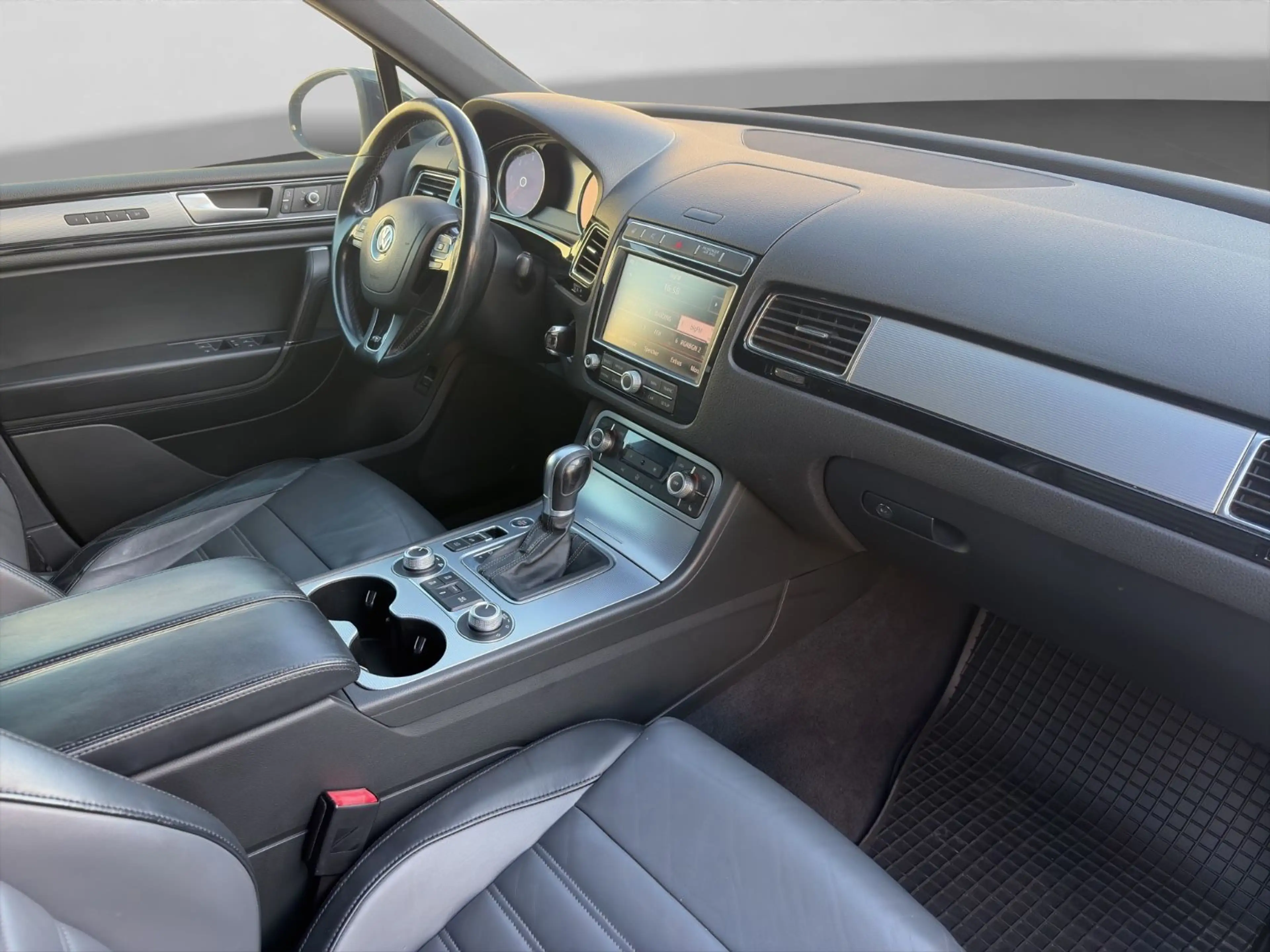 Volkswagen Touareg 3.0 TDI R-Line Terrain Tech AHK BI-XENON — photo 11