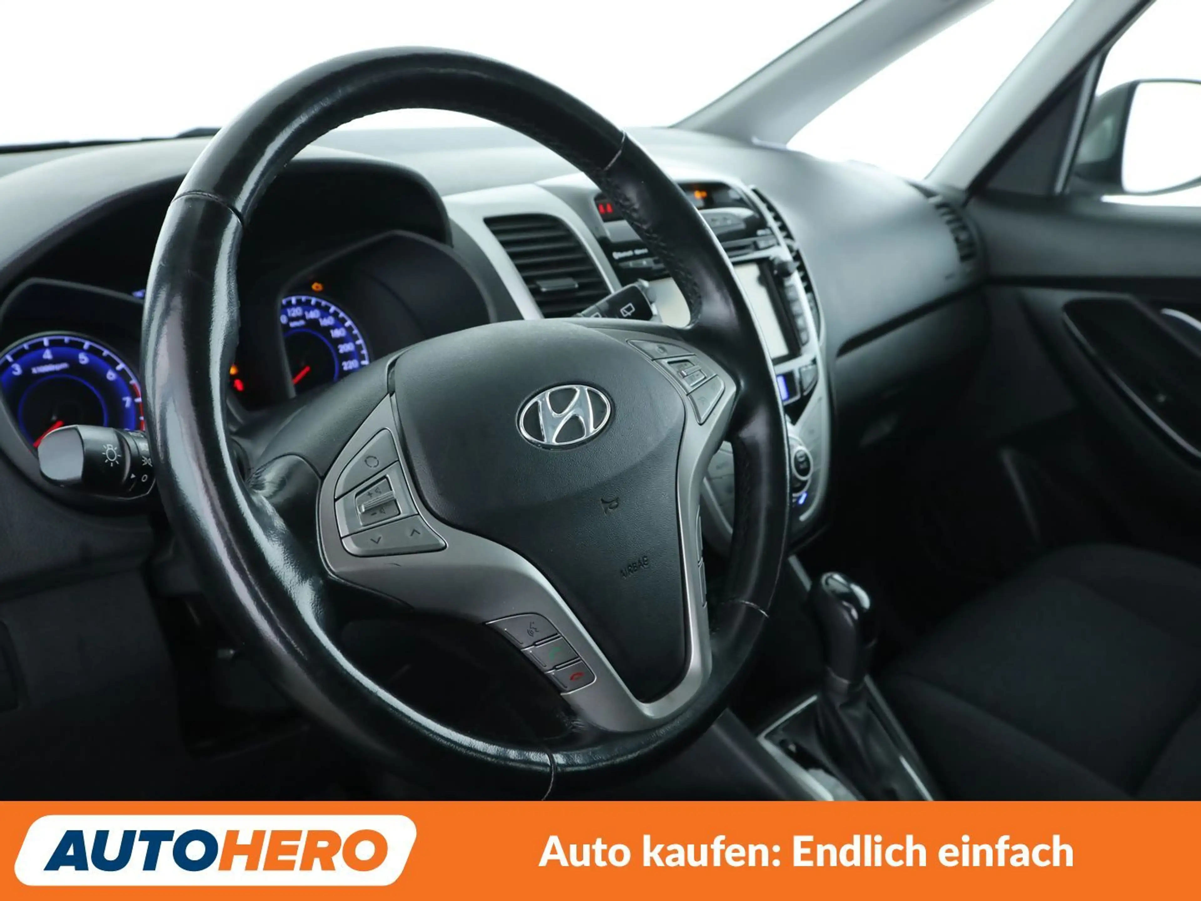 Hyundai iX20 1.6 Space Plus Aut.*NAVI*PDC*SHZ*KLIMA*TEMPO* — photo 11