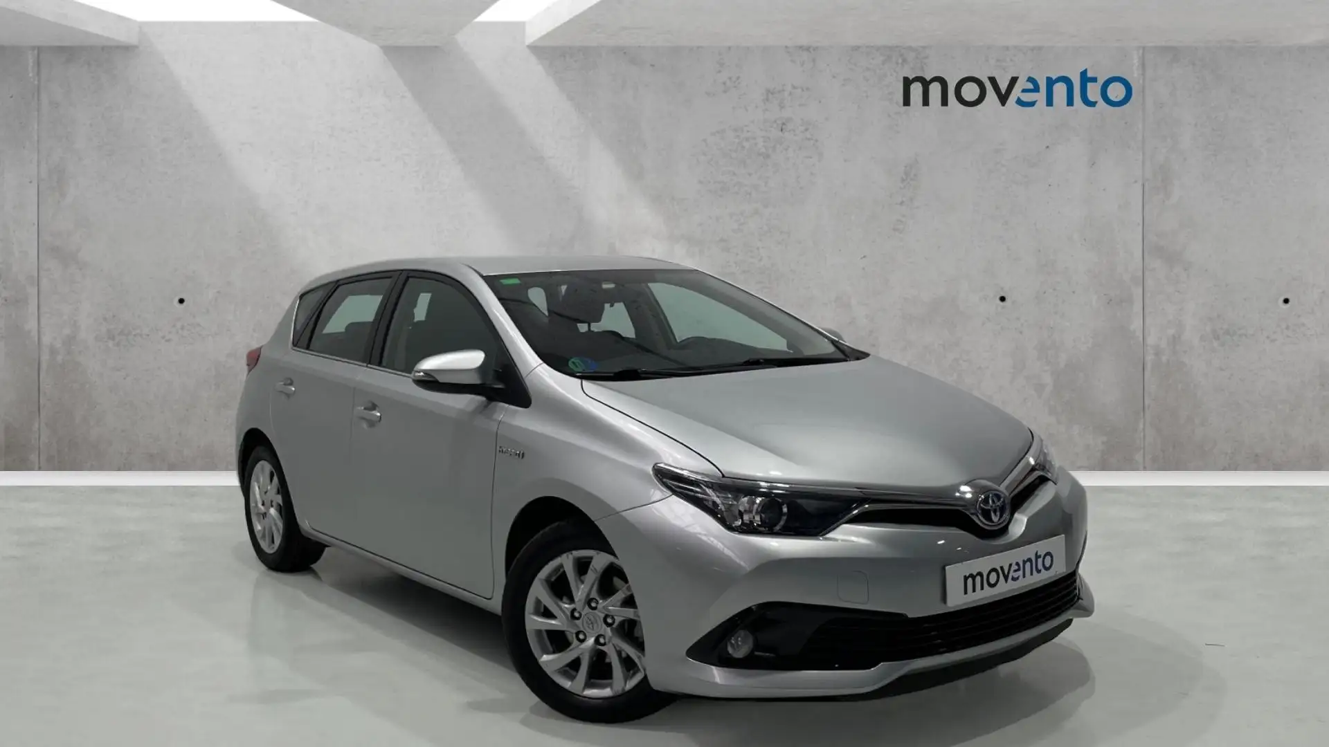 Toyota Auris hybrid 140H Active Stříbrná - 1
