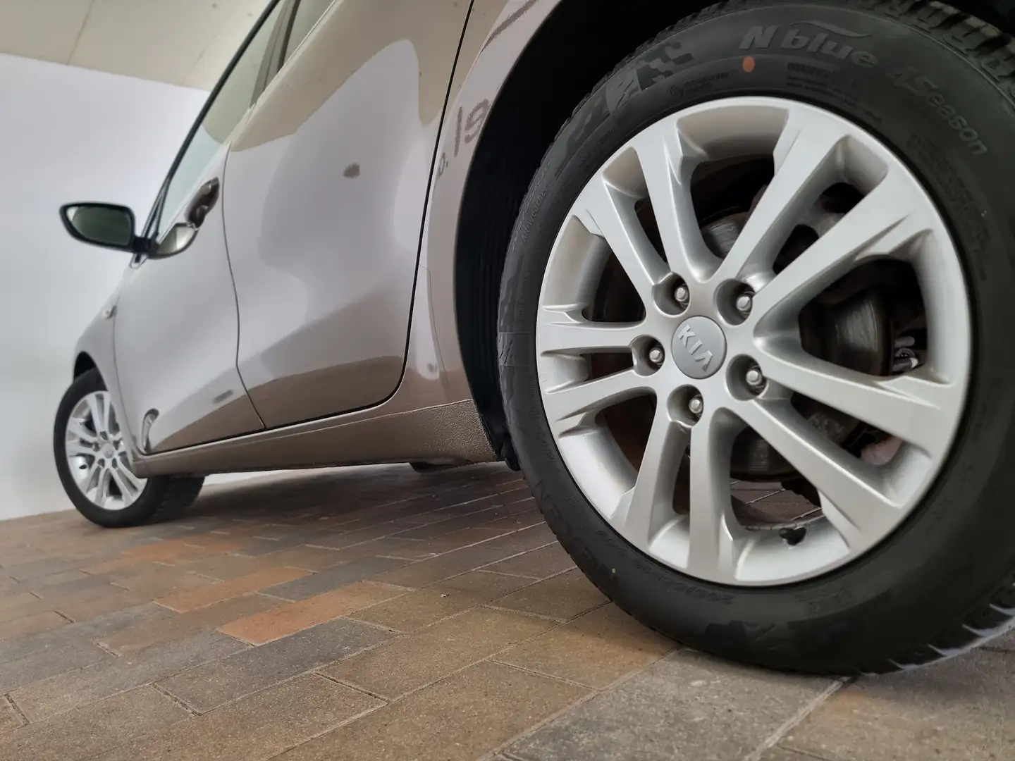 Kia Ceed SW / cee'd SW cee´d Sportswagon World Cup Ed. Klima SHZ Kamera Grau - 2