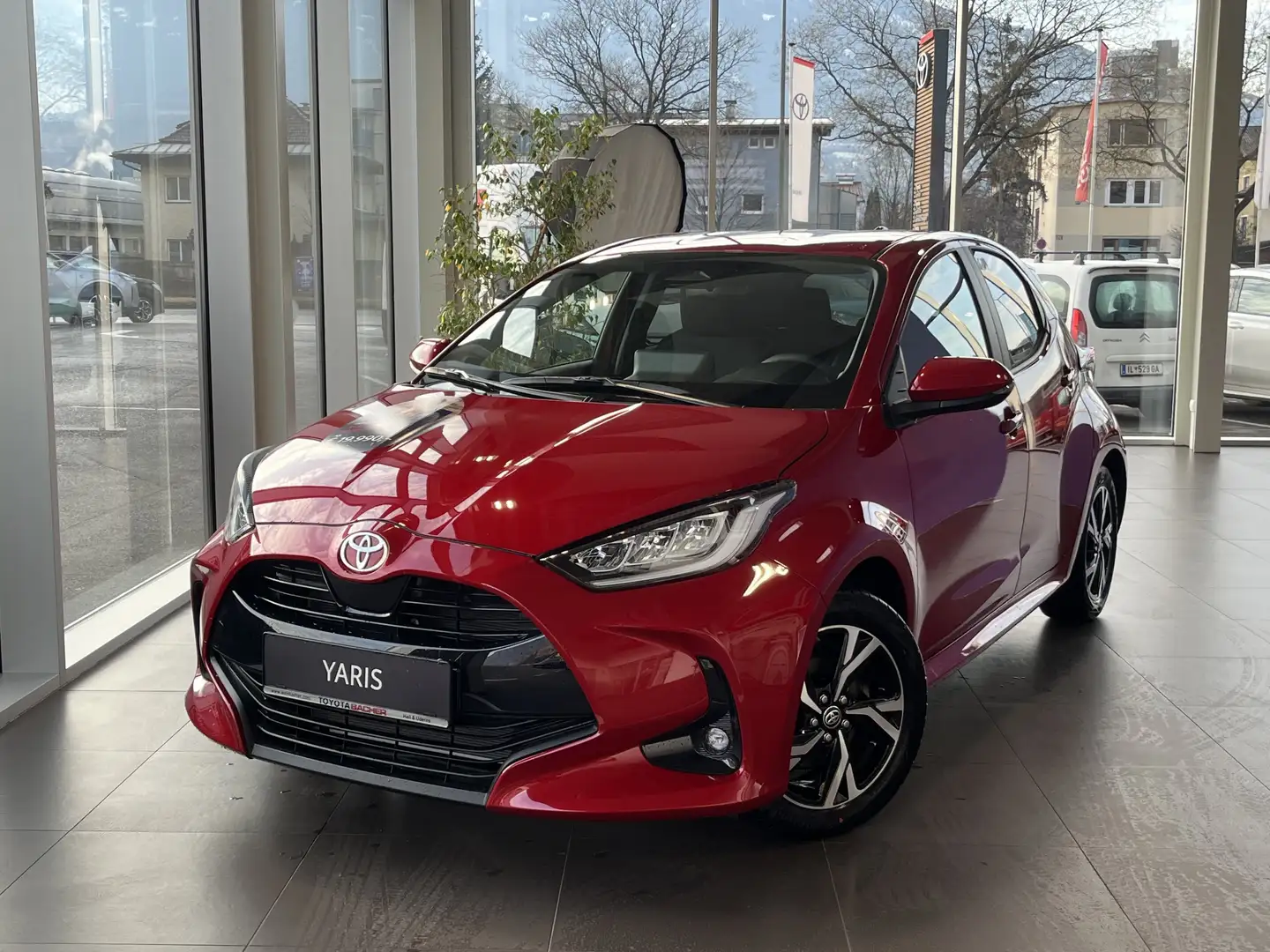 Toyota Yaris Hybrid Active Drive Rot - 1