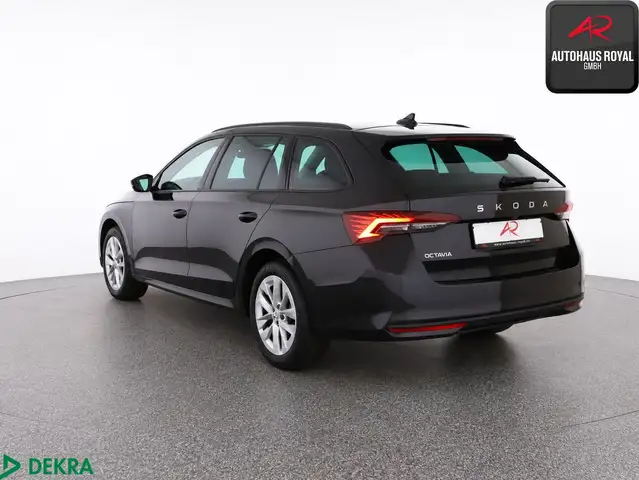 Skoda Octavia view 3