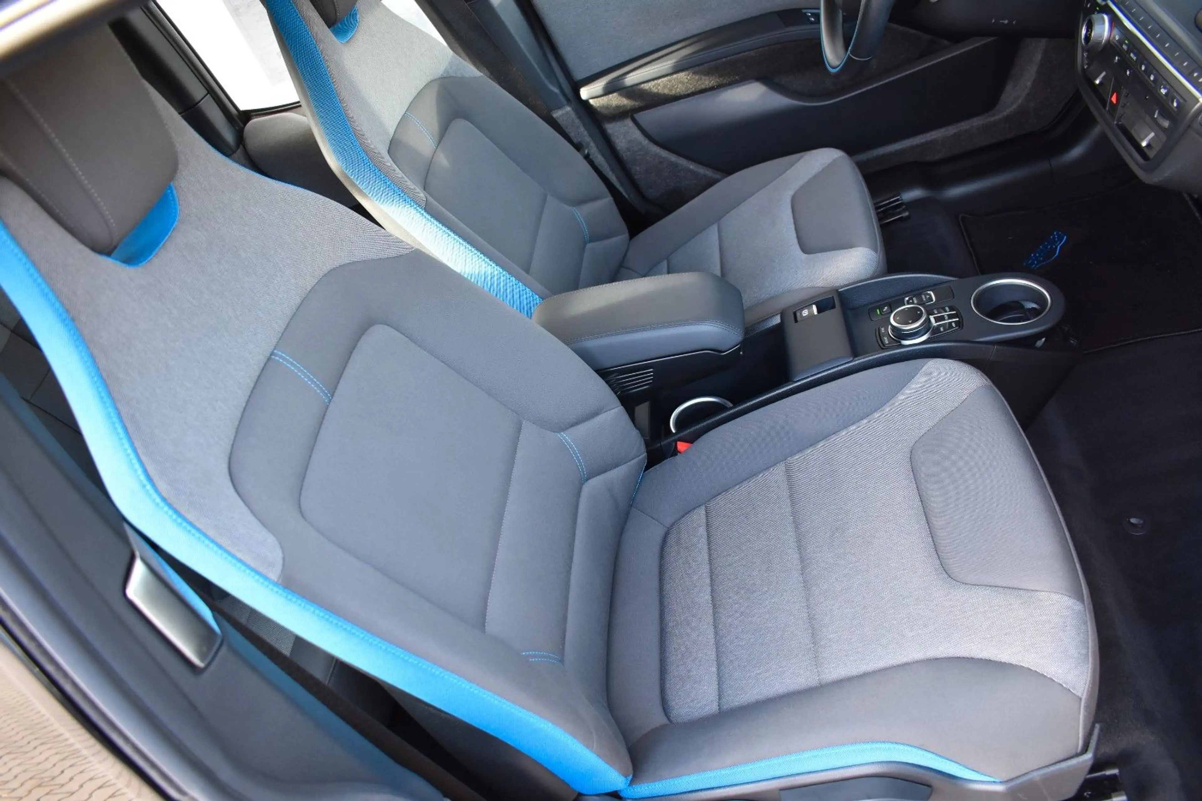 BMW i3 (120 Ah) Navi Kamera Sitzhzg Klimaaut. — photo 21