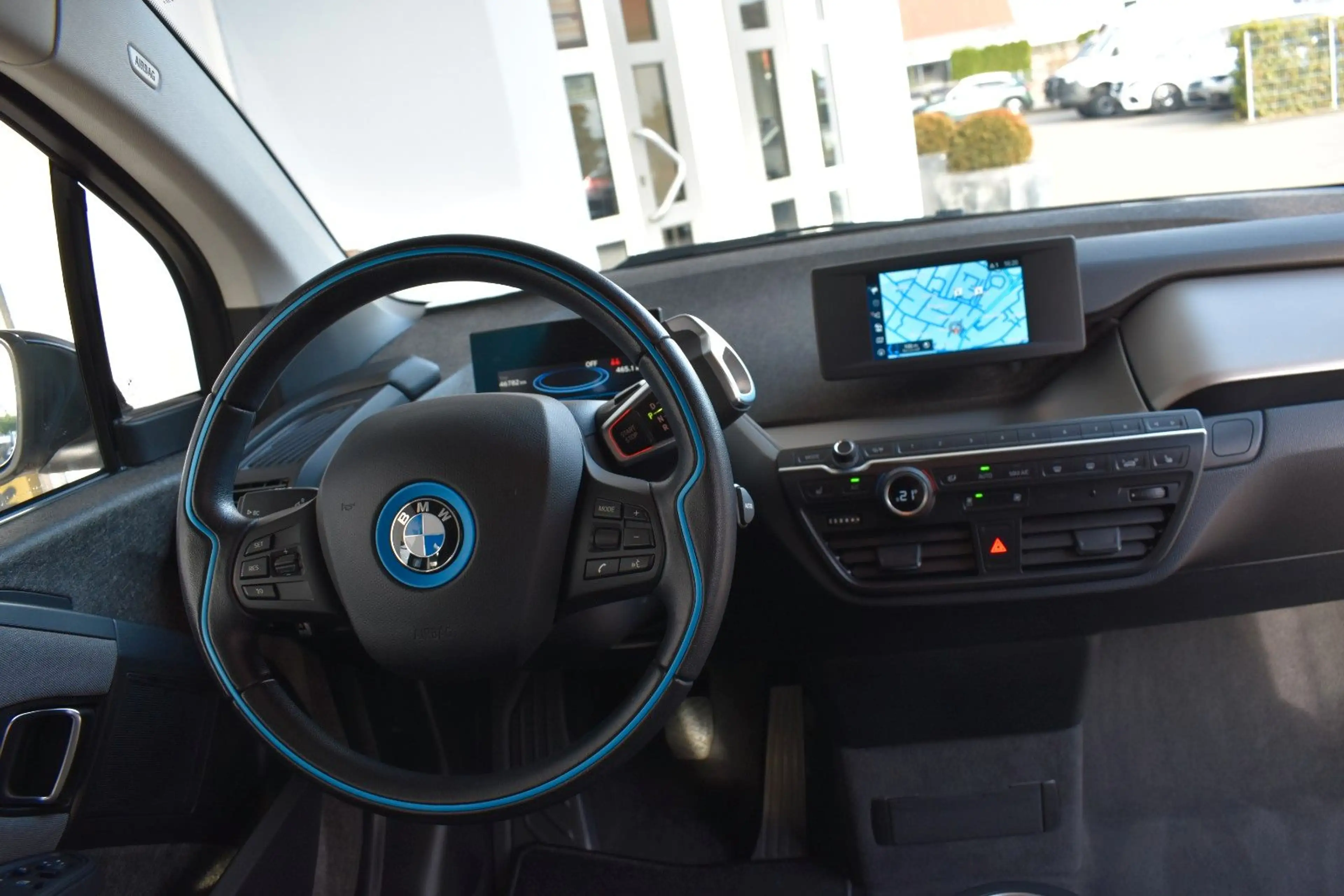 BMW i3 (120 Ah) Navi Kamera Sitzhzg Klimaaut. — photo 12