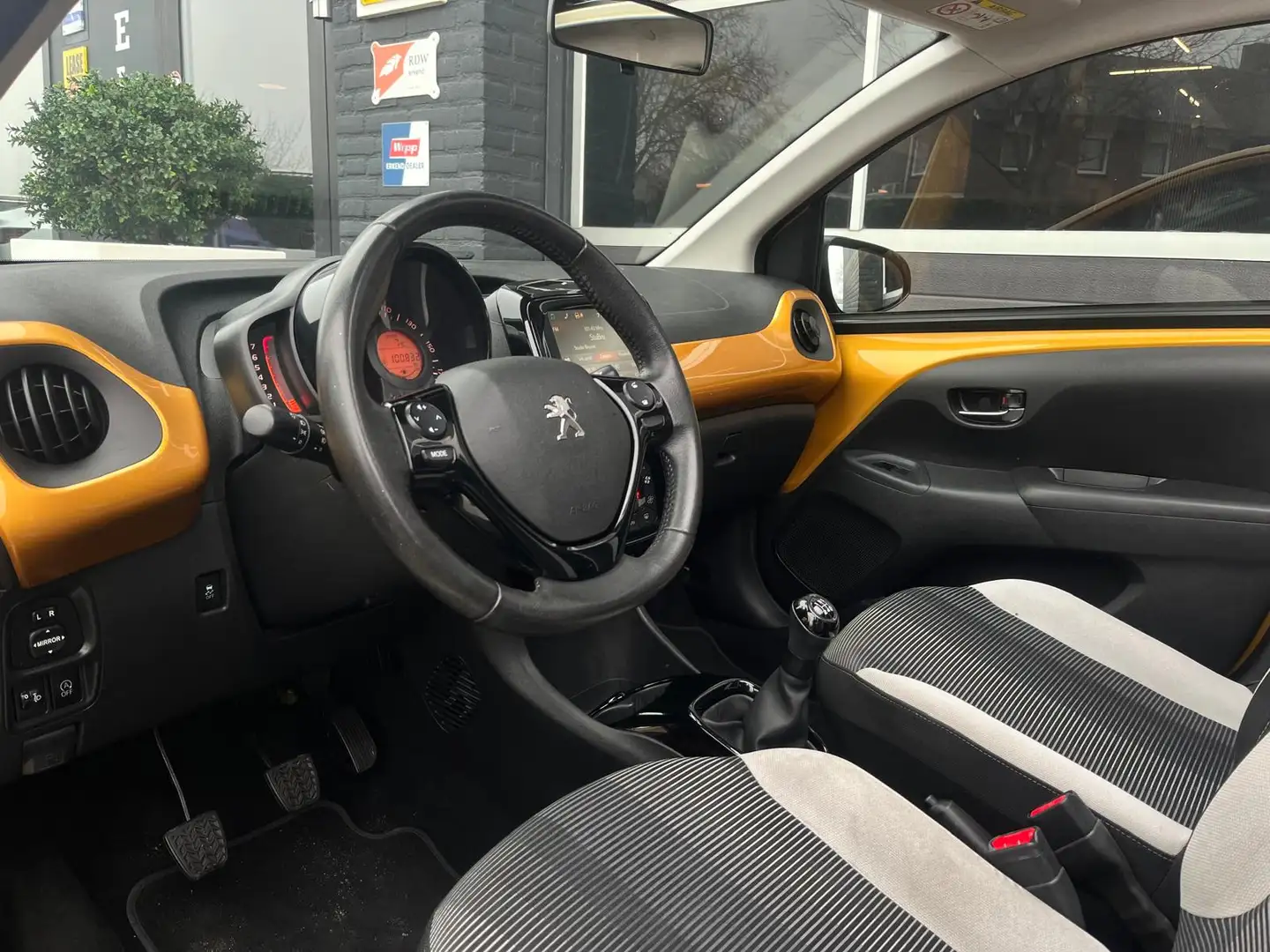 Peugeot 108 1.0 e-VTi Collection, Cabrio, Airco, Bluetooth, Ca Gelb - 2