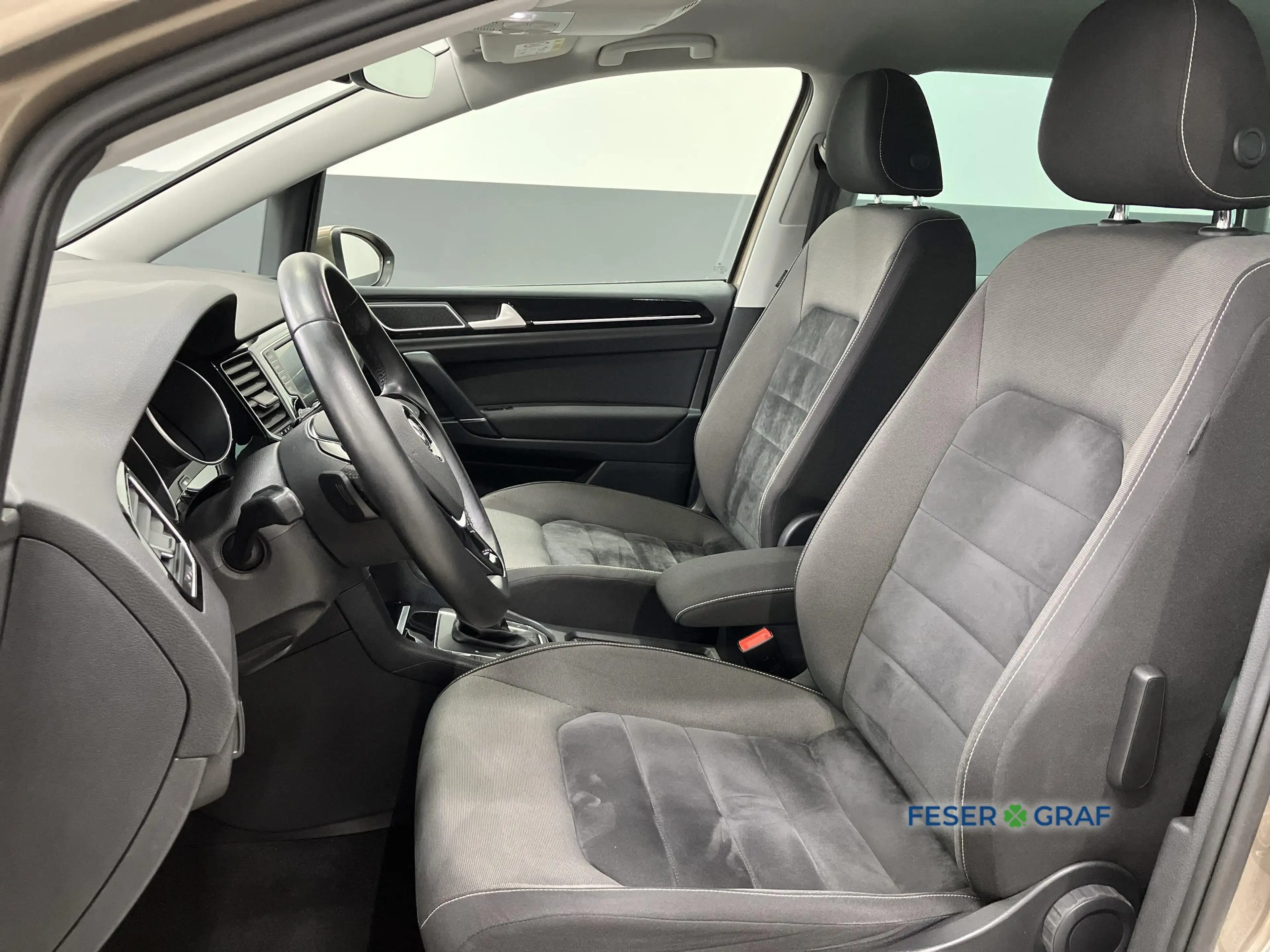 Volkswagen Golf Sportsvan Highline 1.4 TSI DSG AHK Navi RFK — photo 6