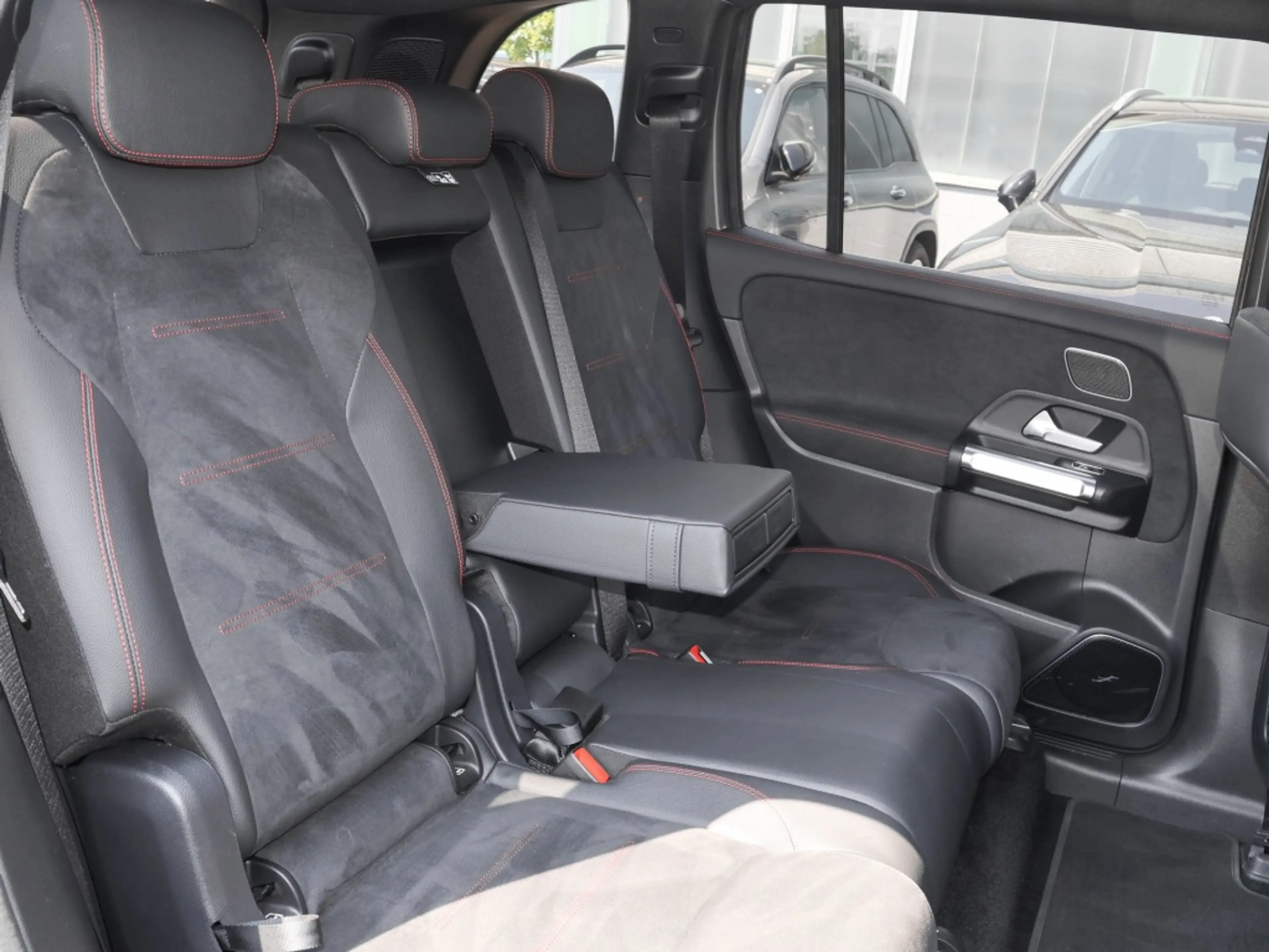 Mercedes-Benz EQB 350 4M AMG-Sport/Pano/Burm/7.Sitzer/360/Memo — photo 5