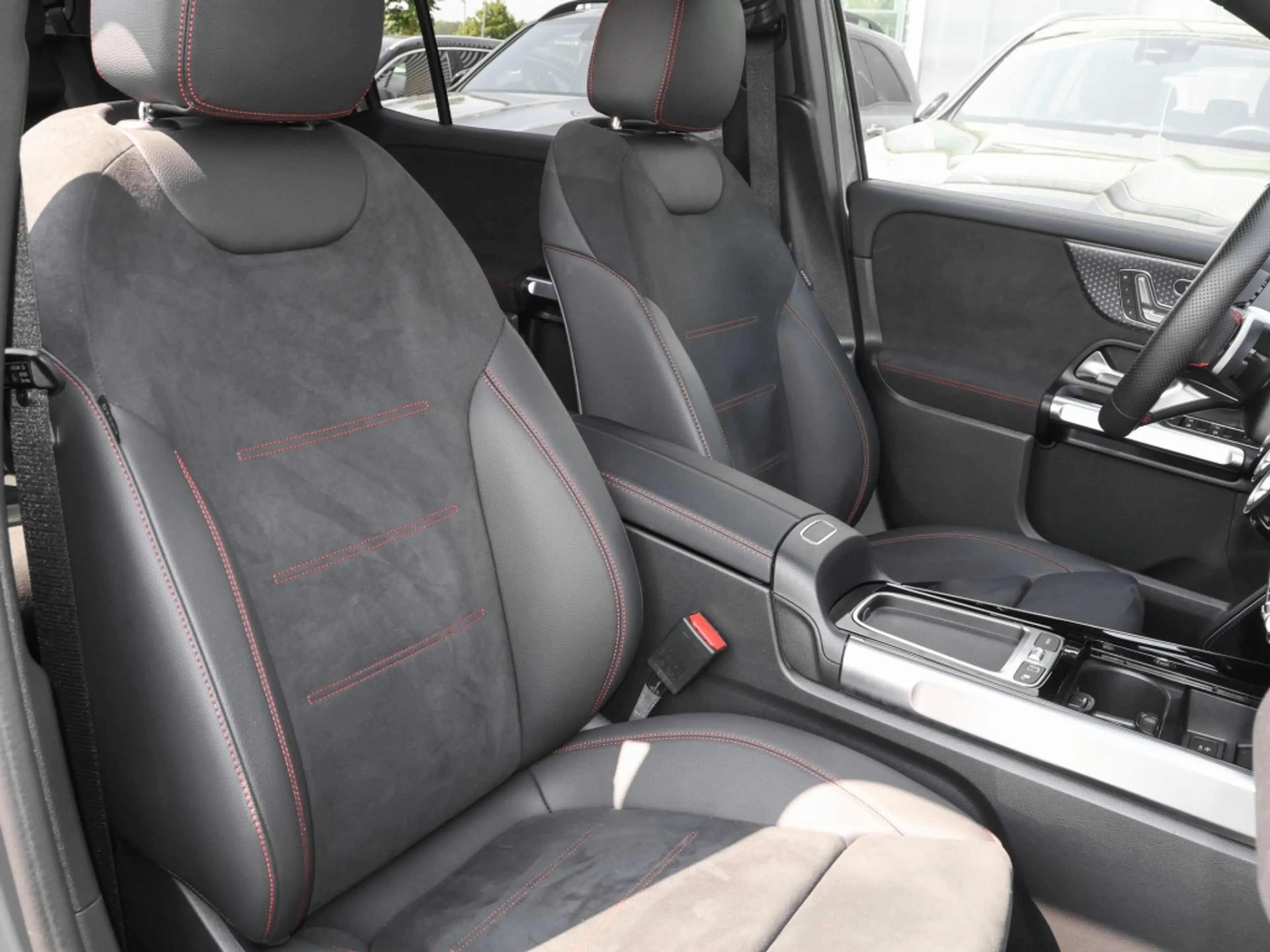Mercedes-Benz EQB 350 4M AMG-Sport/Pano/Burm/7.Sitzer/360/Memo — photo 7
