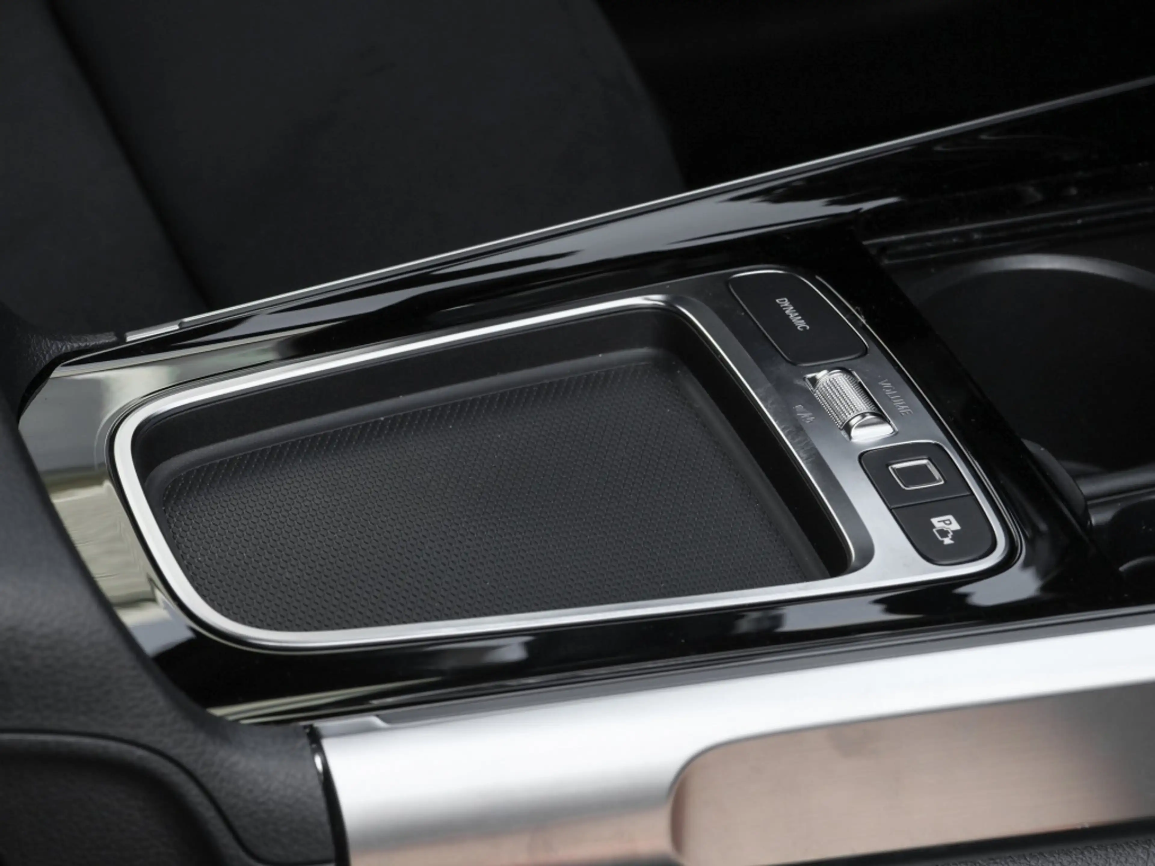 Mercedes-Benz EQB 350 4M AMG-Sport/Pano/Burm/7.Sitzer/360/Memo — photo 8